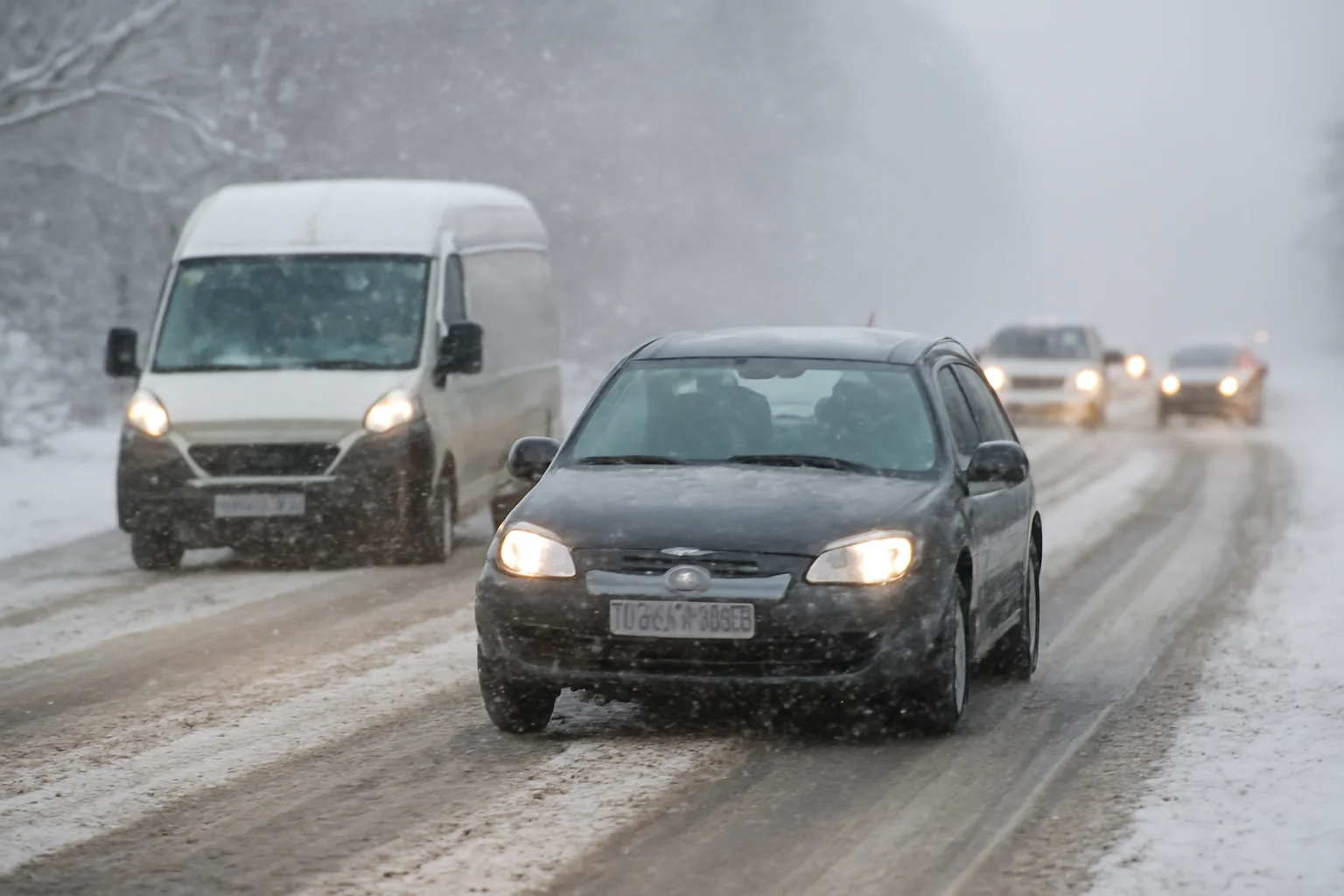 Trafic rutier în condiții de iarnă pe drumurile județene din Prahova, anunțat la Ploiești
